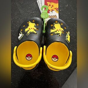 CROCS X Pokémon Pikachu Classic Clog Black Yellow NEW Toddler C6